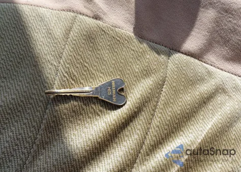 1999 Mercury Tracer Ls from USA, damaged, VIN 1MEFM13P3XW610798